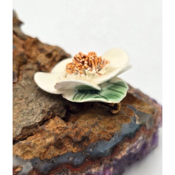 Vintage White Magnolia Porcelain Flower Brooch With Gold-Tone Center Leaf Detail - Picture 3 of 7